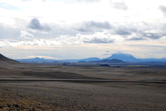 die N 1 vor Kverkfjöll und Herðubreið
