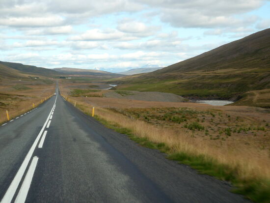 Weiterfahrt neben der Jökla (Jökulsá á Brú)