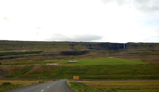 und der Wasserfall Hengifoss, wo wir 2010 bei unserer ersten Íslandfahrt gewandert waren