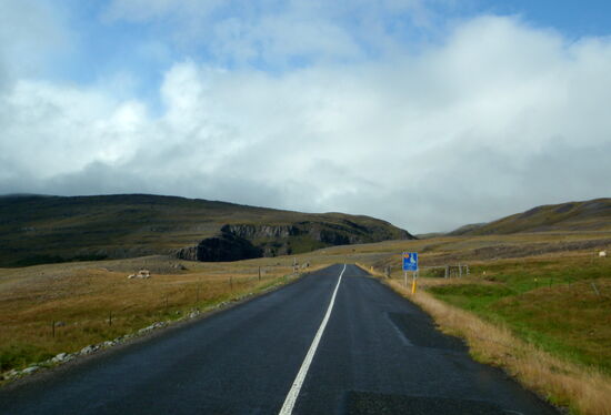 Auffahrt auf den Serpentinen der 910