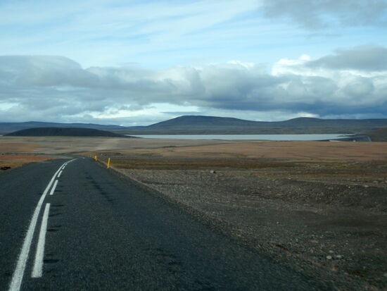 bald kamen wir an den Stausee