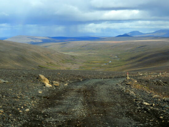 wir bogen ins Laugarvalladalur ab