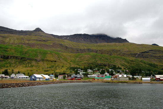 noch ein Blick über den See zum Austurvegur