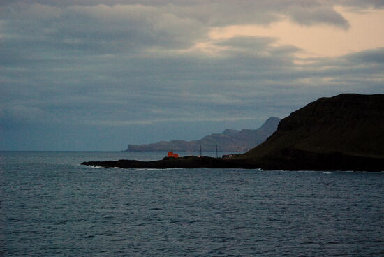 dann hatten wir "unseren" Leuchtturm Dalatangi am Südufer erreicht, 2016 hatten wir ihn besucht