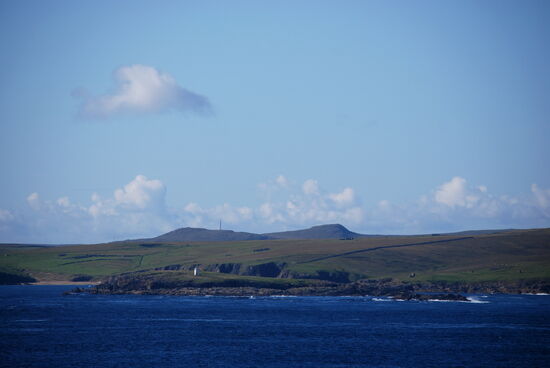 an den Shetlandsöarna vorbei