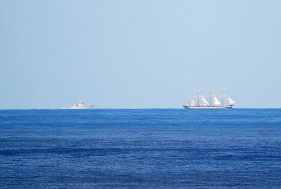 Begegnung mit der Viermastbark Kruzenshtern, der ehemaligen in Wesermünde (Bremerhaven) gebauten "Padua"