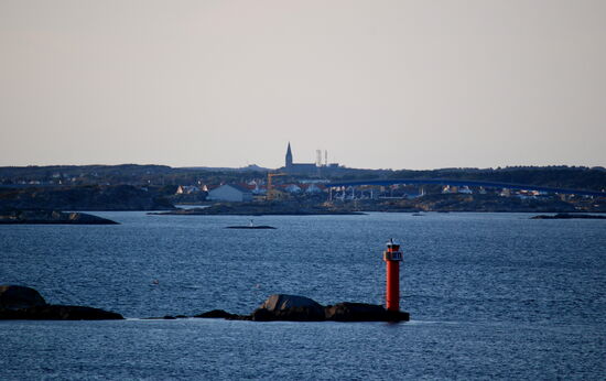 Buskärs Knöte mit Öckerö und der Hönö Brücke im Hintergrund