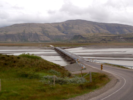 einspurige Brücke über