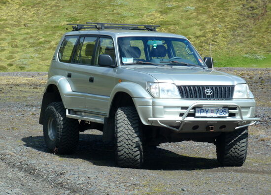 Toyota Land Cruiser mit vergrößertem Fahrwerk