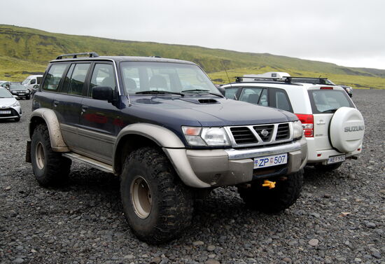 Nissan Patrol mit vergrößertem Fahrwerk