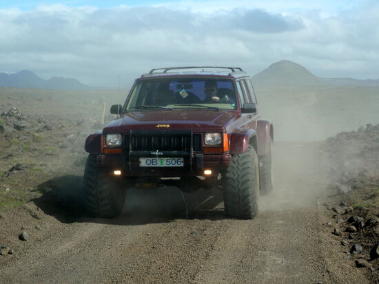 Jeep mit vergrößertem Fahrwerk