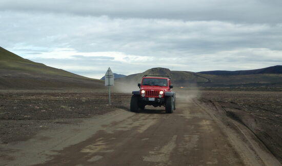Jeep mit vergrößertem Fahrwerk