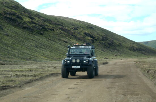 Land Rover mit vergrößertem Fahrwerk