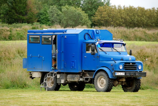 alter Hanomag als Wohnmobil ausgebaut