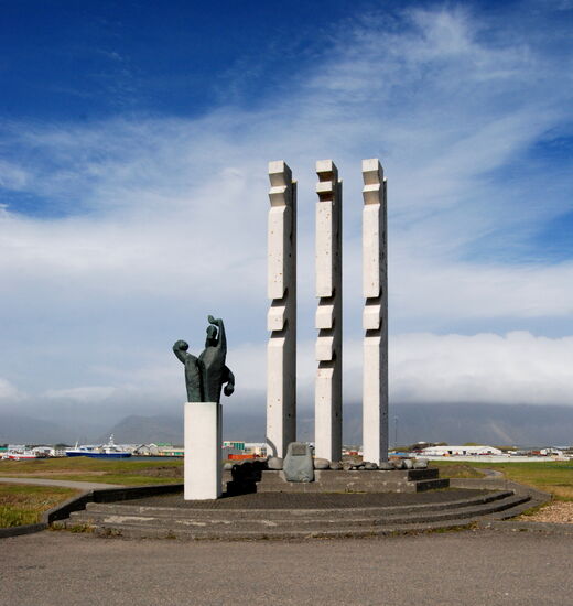 Denkmal auf der Halbinsel Ósland