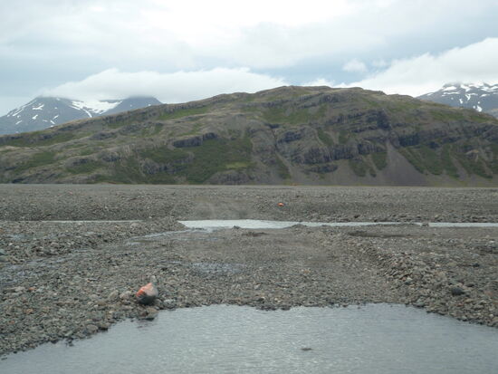 die roten Steine markierten die Piste
