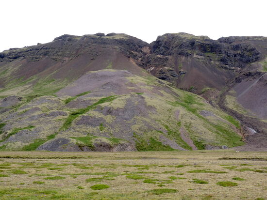Weiterfahrt am Rand der Berge