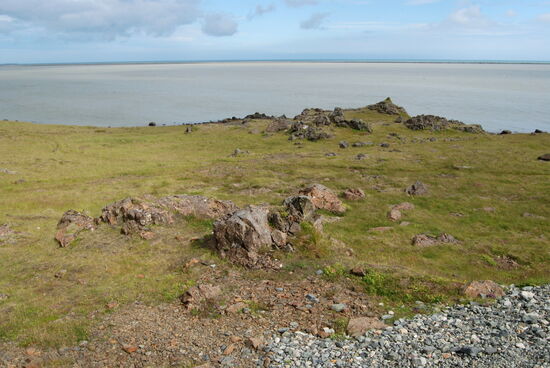 Reste einer Fischereistation an der Küste