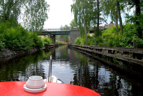 ein schmaler Kanal führte auf die Schleuse von Bengtsfors zu