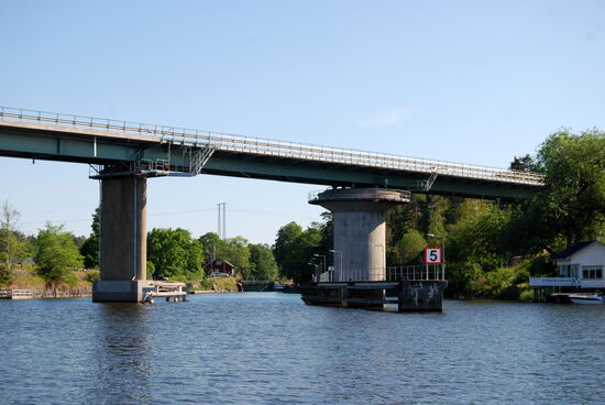 Fahrt auf die Schleuse von Köpmannebro zu