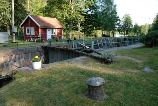 Antrieb der Schleusentore und Schleusenwärterhäuschen