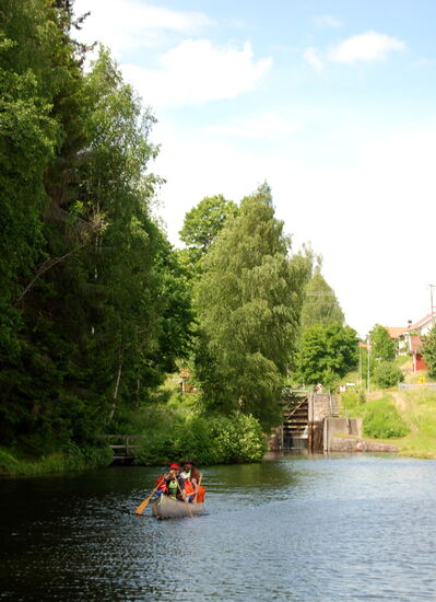 nach der ersten Schleusen-Stufe begegnete uns ein Kanadier auf unserer erneuten Warteposition