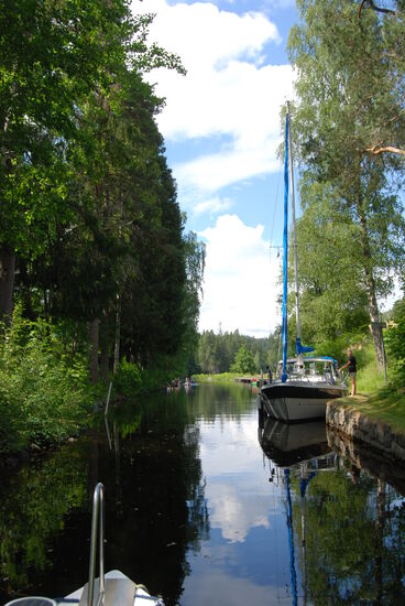 am Ende der Schleusenstufen von Dals Långed wartete ein großes Segelboot