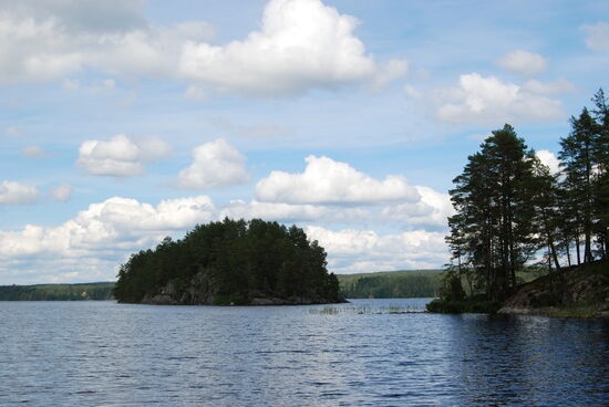Durchfahrt zum Lelång mit der Insel Bergholmen