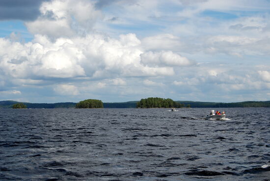 hinter einer Inselkette erreichten wir