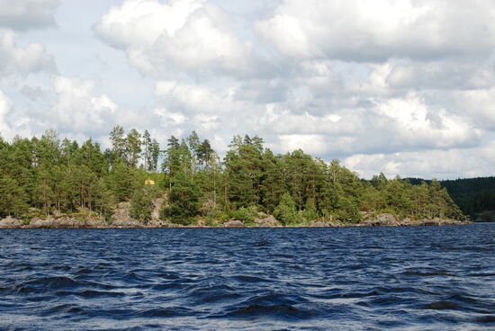 Trollön mit Trollöröset, der Grenzmarkierung