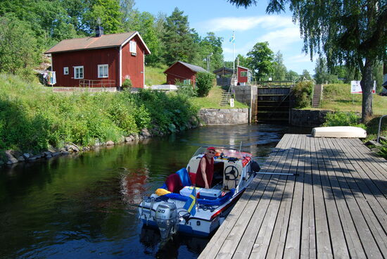 vor der Schleuse mußten wir noch etwas warten