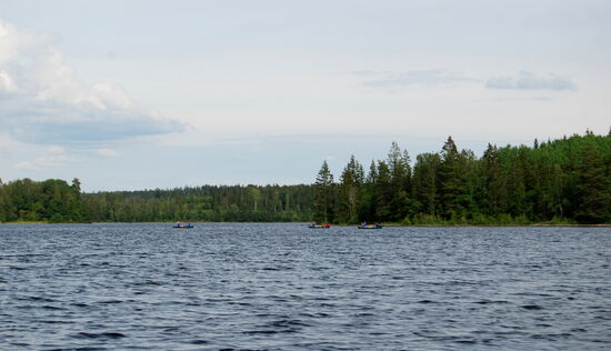 und überholten eine Gruppe Paddler