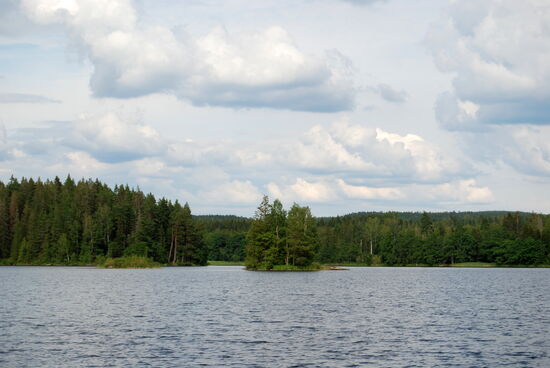an kleinen Inseln vorbei in Richtung Norden
