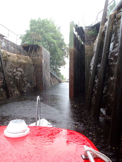 Regen in der Schleusenkammer