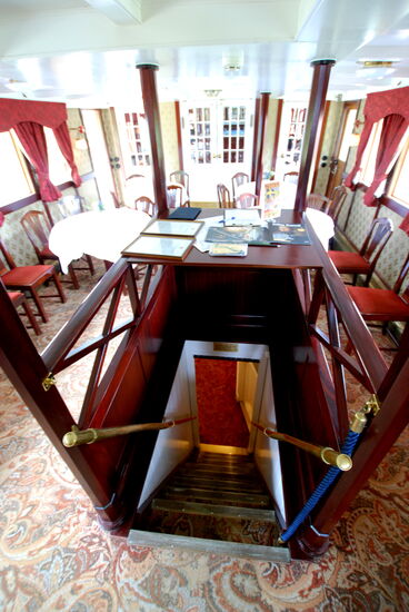 Niedergang zum Hauptdeck