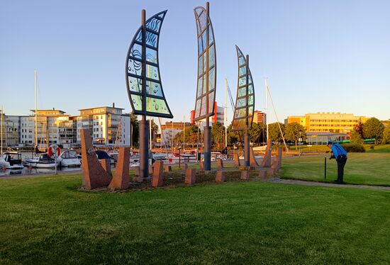 Skulptur am Hafen
