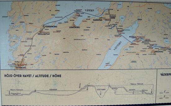 die Karte auf dem Schiff zeigte uns die Fahrt über den Vänern und Vättern, unten Höhenprofil