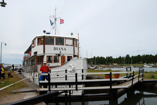 über das Schleusentor wechselten wir zum nördlichen Ufer