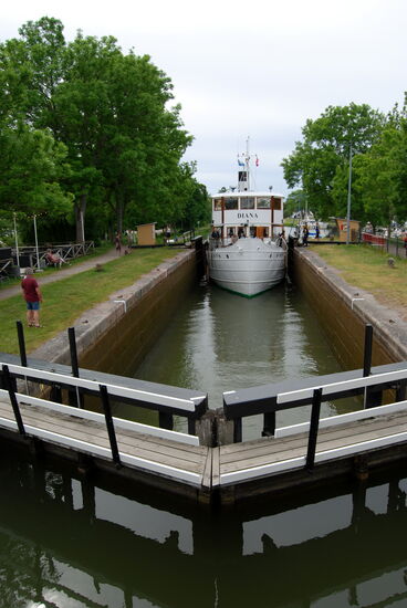 die Diana paßte gerade eben durch die Schleusentore