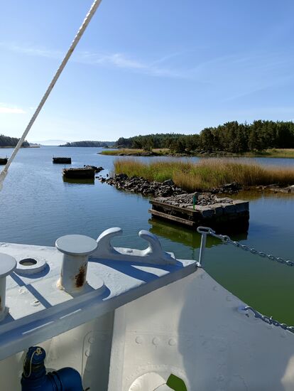 eingeengter Fahrweg durch alte Bauten zum Treideln