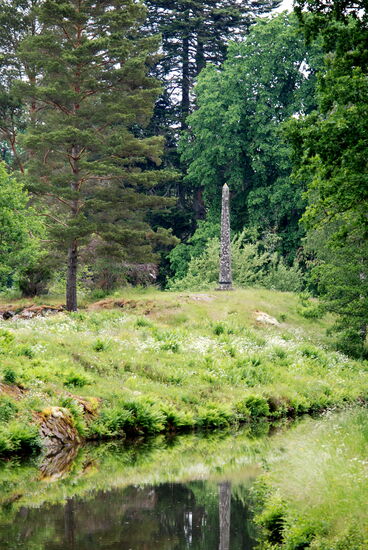 Lanthöjden, der Obelisk markiert den höchsten Punkt des Göta-Kanals
