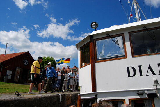 in Forsvik singt eine Familie regelmäßig religiöse Lieder zur Begrüßung