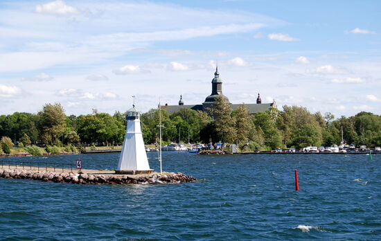 Einfahrt zum Schloß