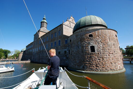am Schloß mußte unser Schiff auf engstem Raum drehen ohne Bugstrahlruder