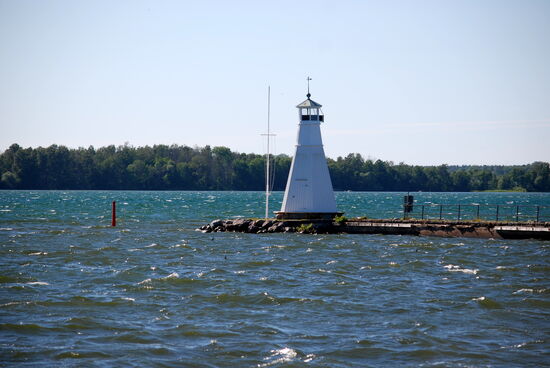 wir gingen zum Leuchtturm an der Einfahrt