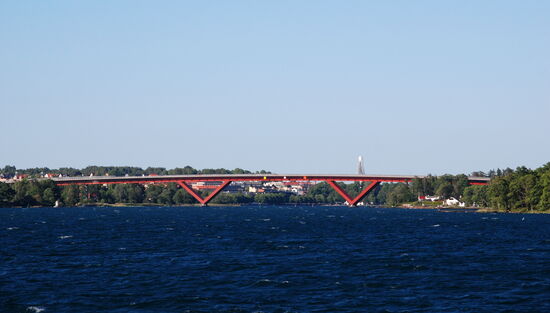 nach dem Essen kam die Brücke von Motala in Sicht