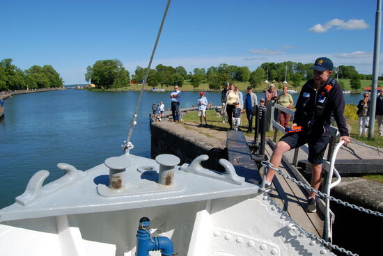 mit einer kurzen Unterbrechung durch den Gästehafen