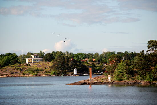 wir bogen vor den Industrieanlagen ab