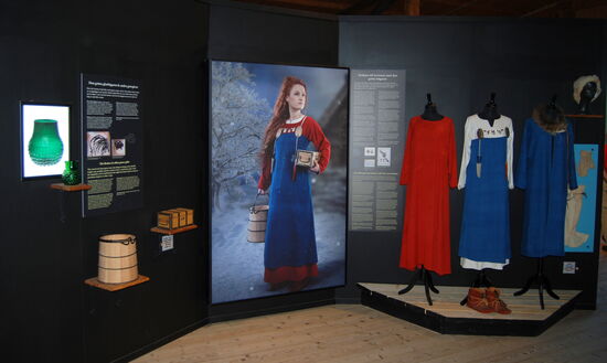 die neue Ausstellung mit Kleidern und Beigaben aus einem Frauengrab