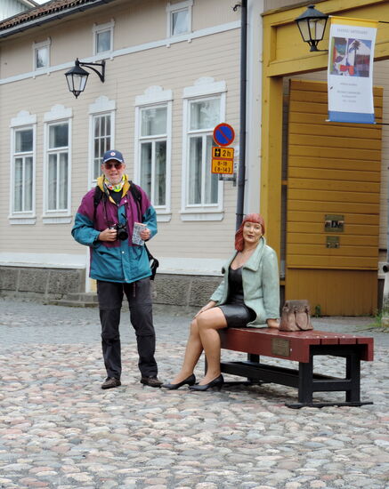 ...und auf wen wartet die Dame?